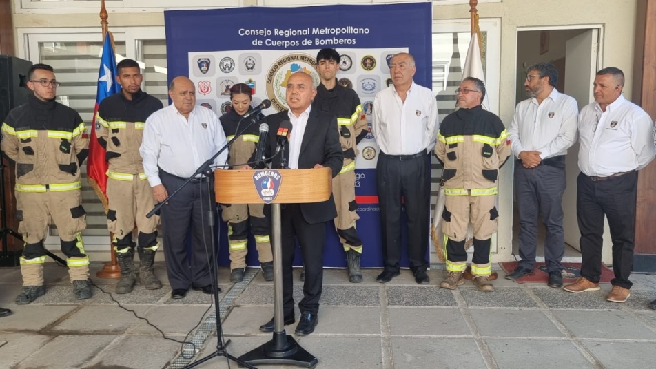 Asociación Nacional de Fiscales realiza aporte a Bomberos de la Región Metropolitana